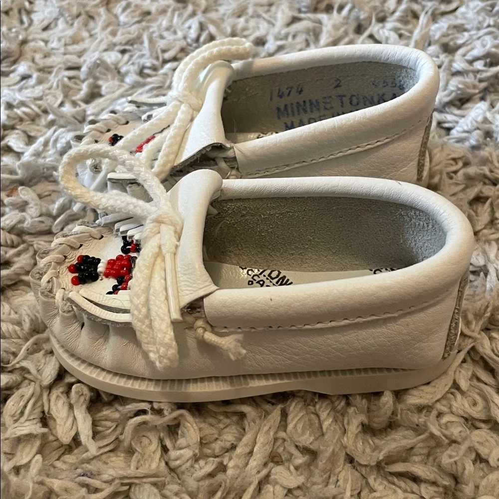 Minnetonka Thunderbird White Leather Moccasin, Size 2, Made in U.S.A.
